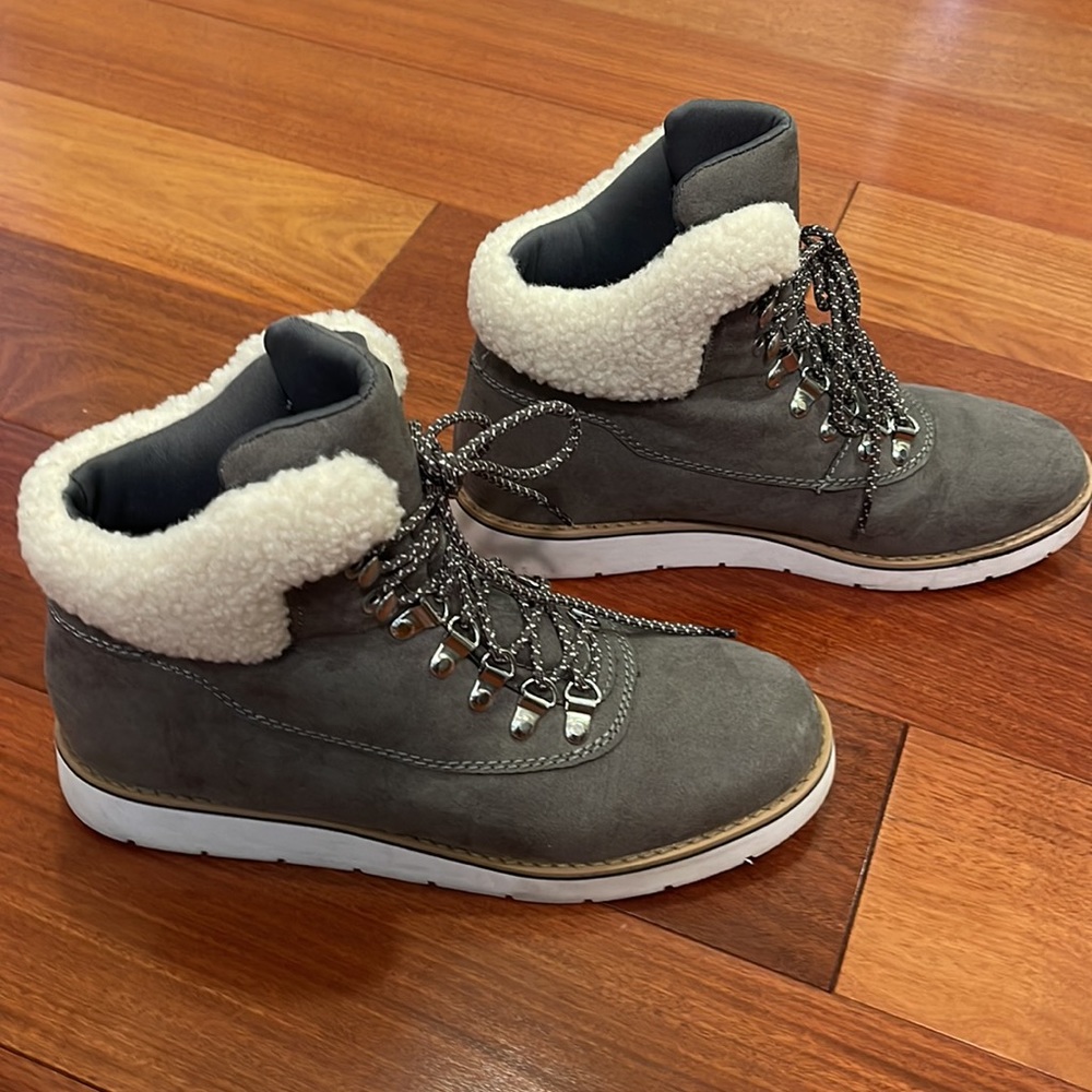 Steve Madden Wharton Grey Suede boots - Picture 2 of 4